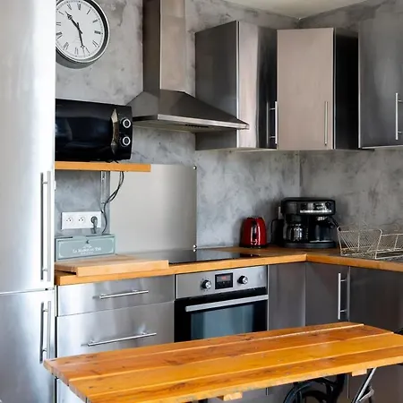 Pour 2, Place Saint-sauveur Apartament