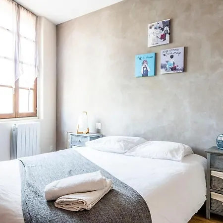Apartment Pour 2, Place Saint-sauveur